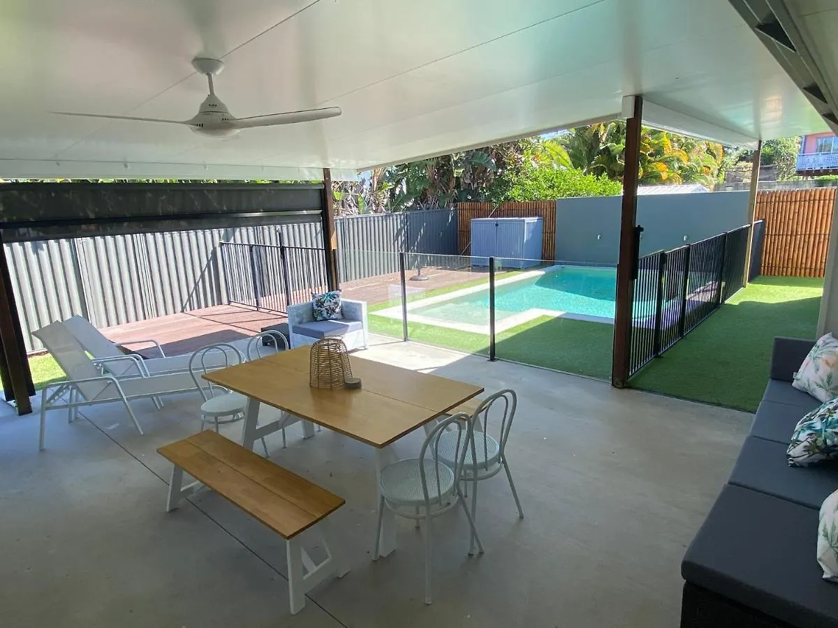 Walk To Beach, Swim In Pool Self Contained Home Sleeping 7 Alexandra Headland Tatil Evi