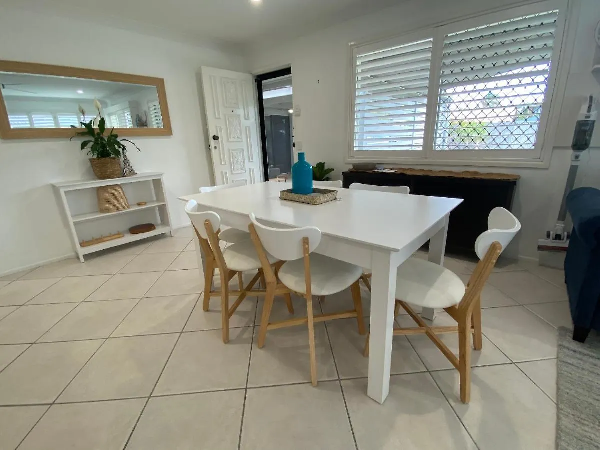 Tatil Evi Walk To Beach, Swim In Pool Self Contained Home Sleeping 7 Alexandra Headland