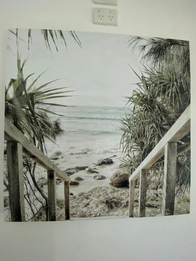 Walk To Beach, Swim In Pool Self Contained Home Sleeping 7 Alexandra Headland Avustralya